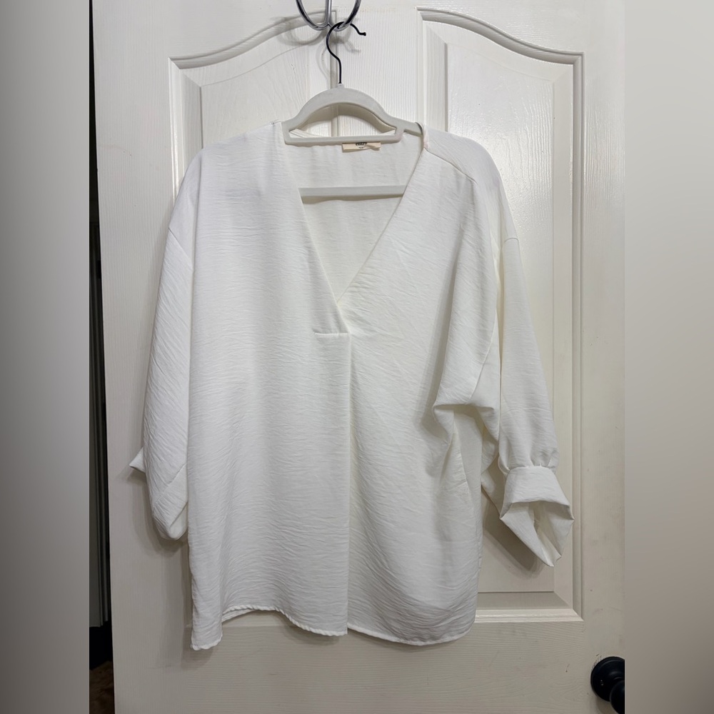 entro White V-Neck Lightweight Textured Blouse